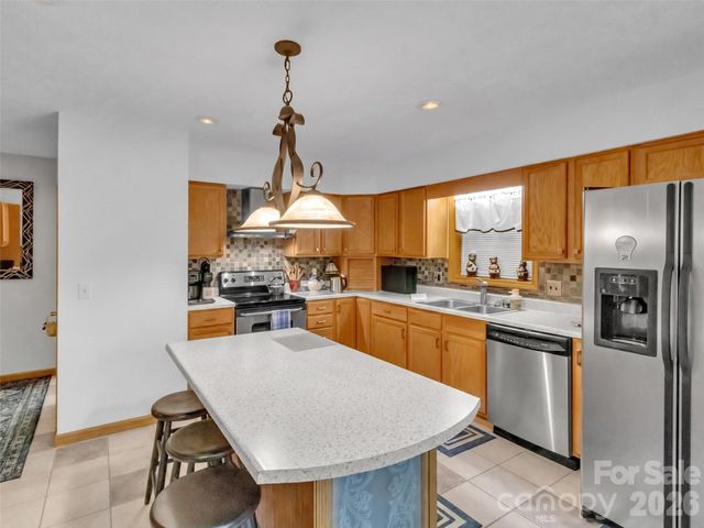 33 Buttercup Place, Maggie Valley, NC 28751
