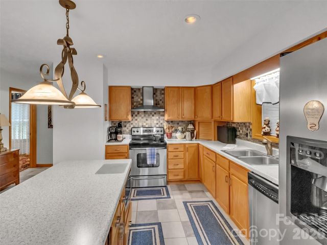 33 Buttercup Place, Maggie Valley, NC 28751