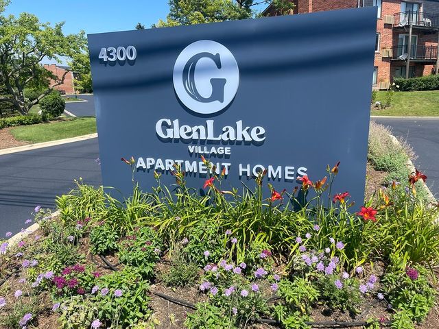 4400 W Lake Avenue 208B, Glenview, IL 60026