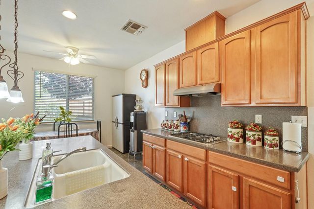 13703 Coastal Ct, Waterford, CA 95386