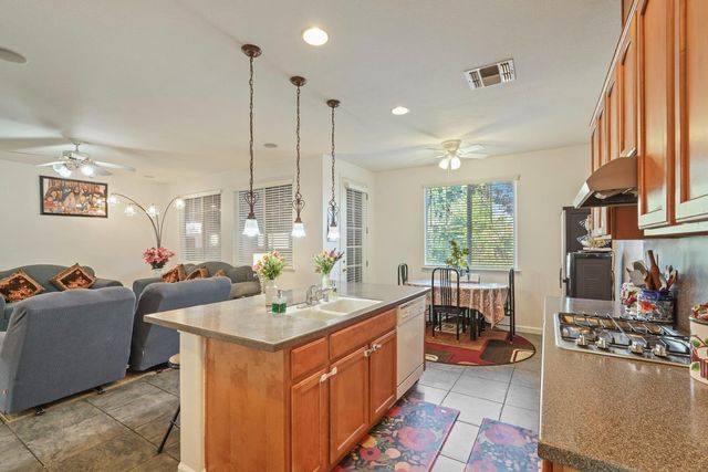 13703 Coastal Ct, Waterford, CA 95386