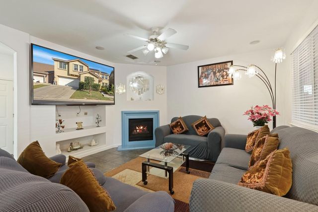 13703 Coastal Ct, Waterford, CA 95386