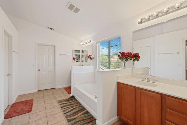 13703 Coastal Ct, Waterford, CA 95386