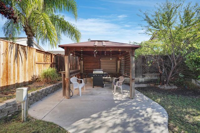 13703 Coastal Ct, Waterford, CA 95386