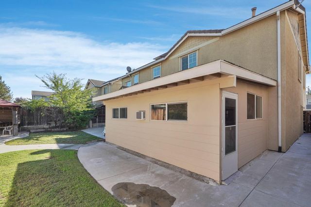 13703 Coastal Ct, Waterford, CA 95386