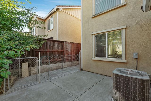 13703 Coastal Ct, Waterford, CA 95386