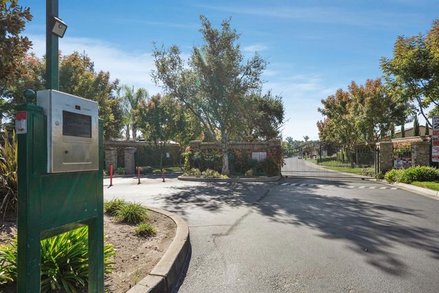 13703 Coastal Ct, Waterford, CA 95386