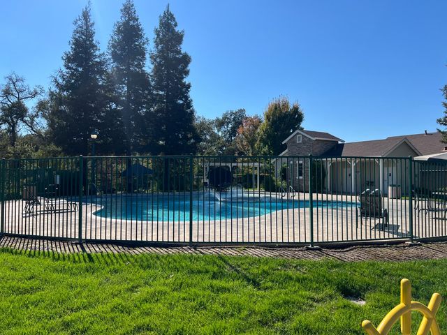 13703 Coastal Ct, Waterford, CA 95386