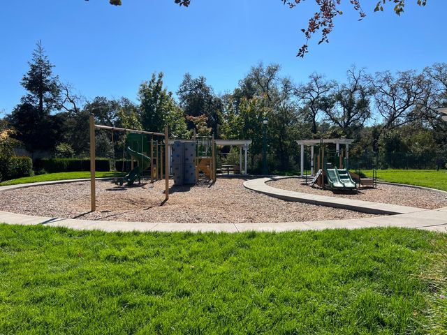 13703 Coastal Ct, Waterford, CA 95386