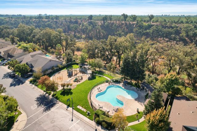 13703 Coastal Ct, Waterford, CA 95386