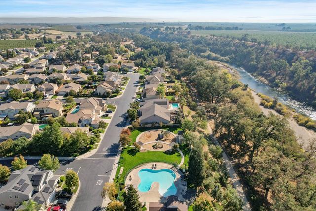 13703 Coastal Ct, Waterford, CA 95386