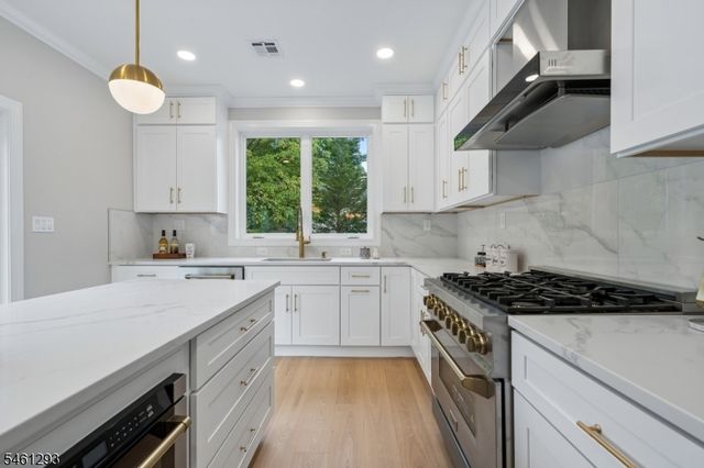 16 Alcott Dr, Livingston Twp., NJ 07039