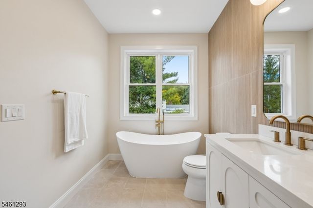 16 Alcott Dr, Livingston Twp., NJ 07039