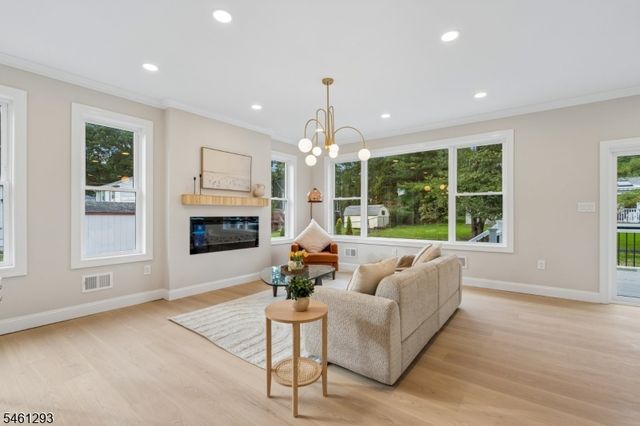 16 Alcott Dr, Livingston Twp., NJ 07039