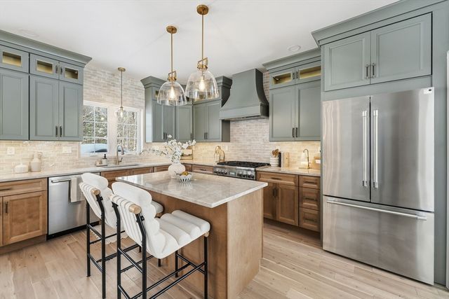 27 Coleman Ave, Attleboro, MA 02703