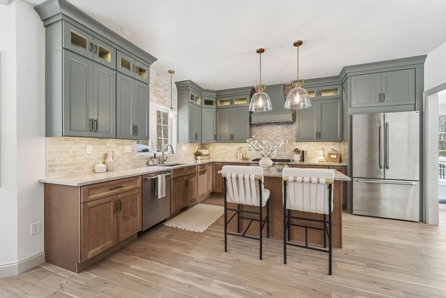 27 Coleman Ave, Attleboro, MA 02703