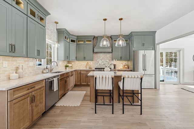 27 Coleman Ave, Attleboro, MA 02703