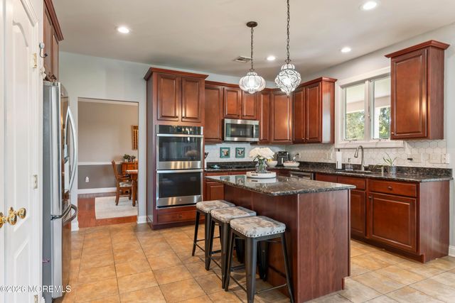7 Green Springs Way, Freehold, NJ 07728