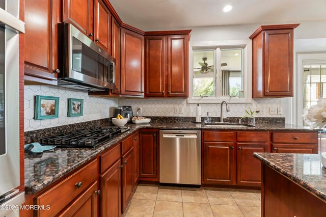 7 Green Springs Way, Freehold, NJ 07728