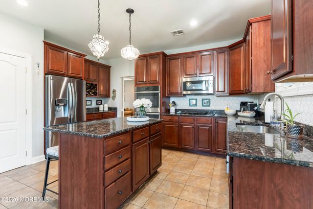 7 Green Springs Way, Freehold, NJ 07728