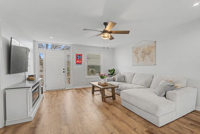 509 D V Circle, Spring Hill, TN 37174