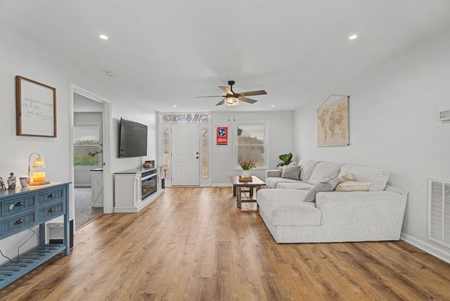 509 D V Circle, Spring Hill, TN 37174