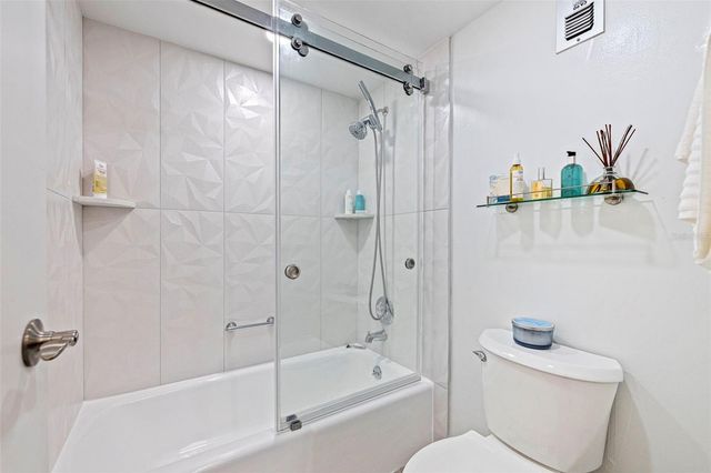 5700 MARINER STREET 305, Tampa, FL 33609