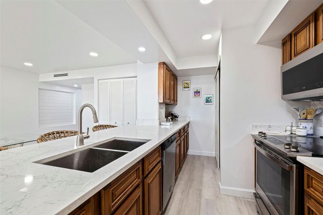 5700 MARINER STREET 305, Tampa, FL 33609