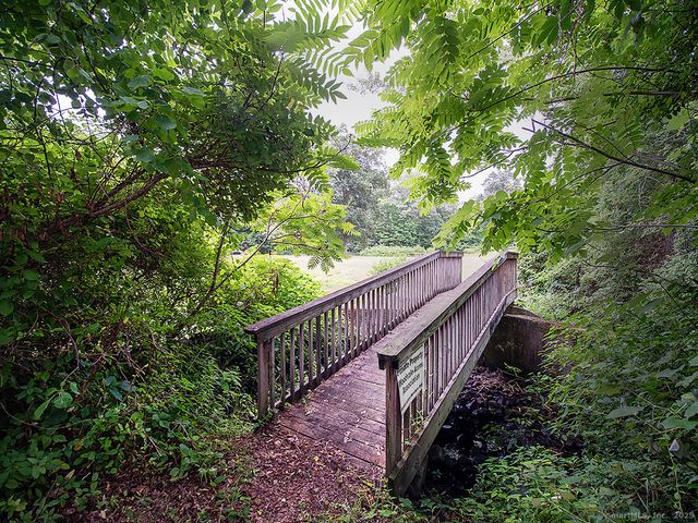 499 Village Street, North Branford, CT 06472