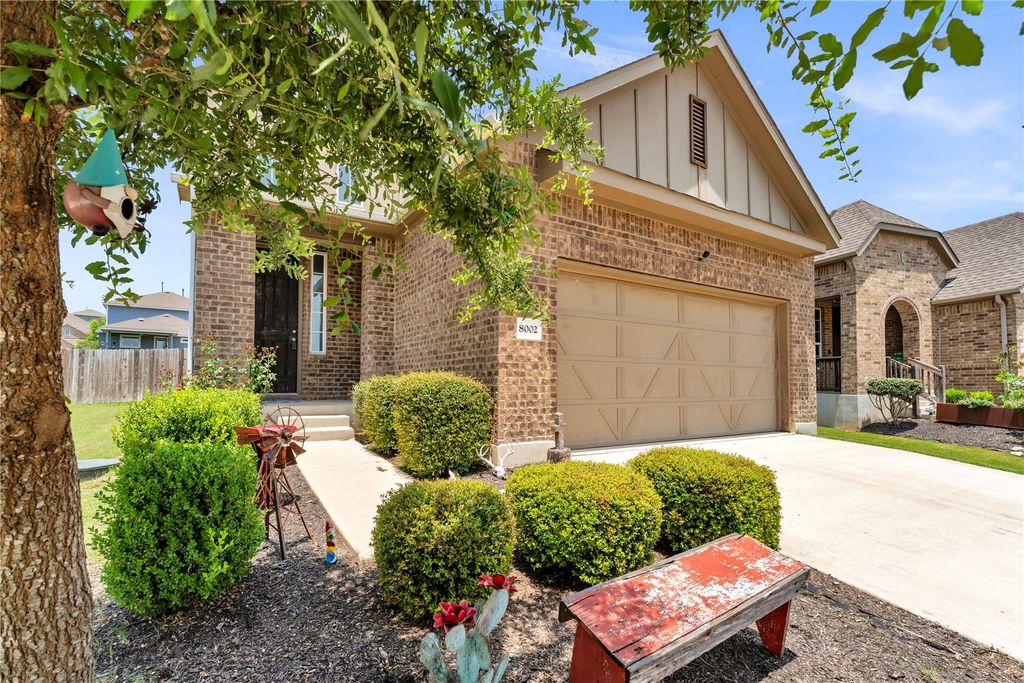 8002 Autumn Moor BND, Lago Vista, TX 78645