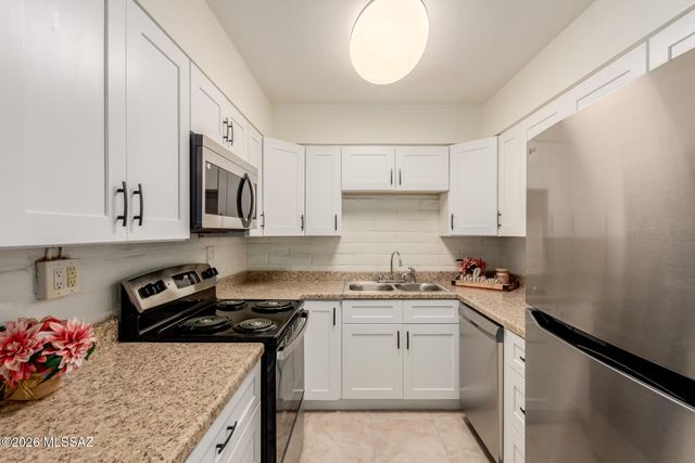 8450 E Old Spanish Trl Apt 117, Tucson, AZ 85710