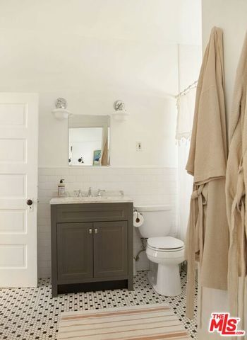 1247 N Hoover Street, Los Angeles, CA 90029