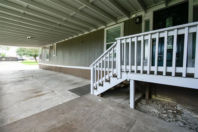 22 Niederwald DR, Kyle, TX 78640