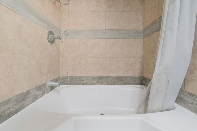 22 Niederwald DR, Kyle, TX 78640