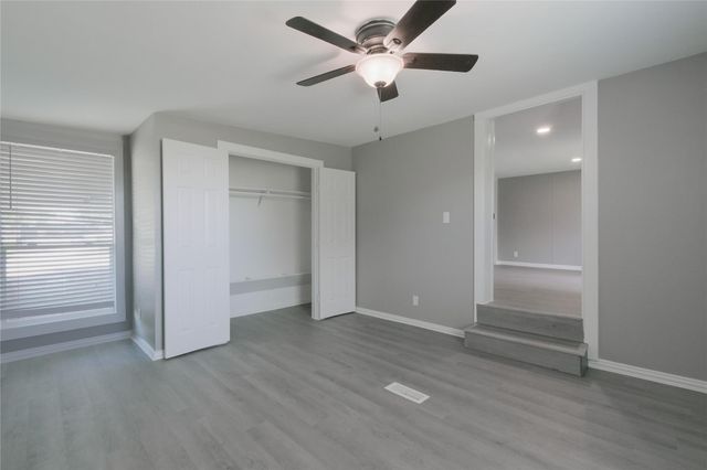 22 Niederwald DR, Kyle, TX 78640