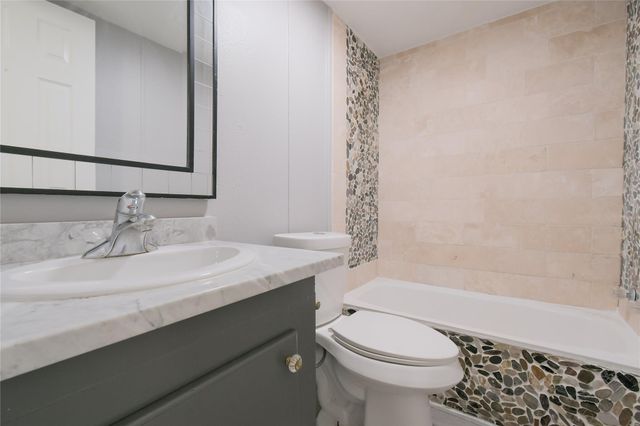 22 Niederwald DR, Kyle, TX 78640