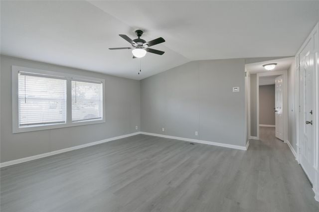 22 Niederwald DR, Kyle, TX 78640