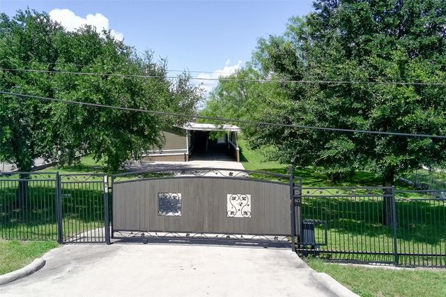 22 Niederwald DR, Kyle, TX 78640