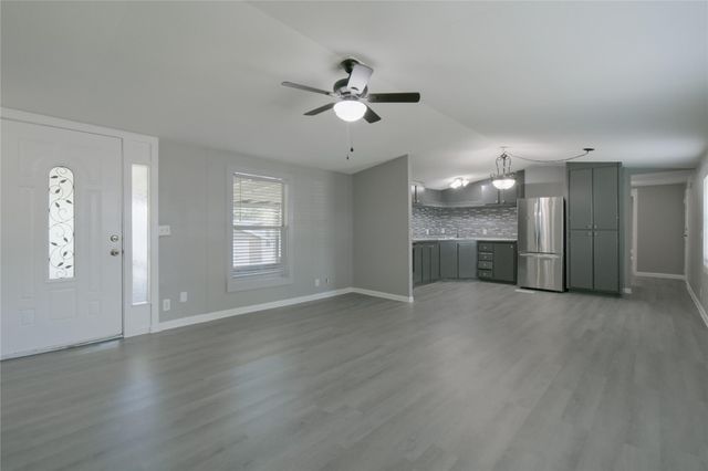 22 Niederwald DR, Kyle, TX 78640