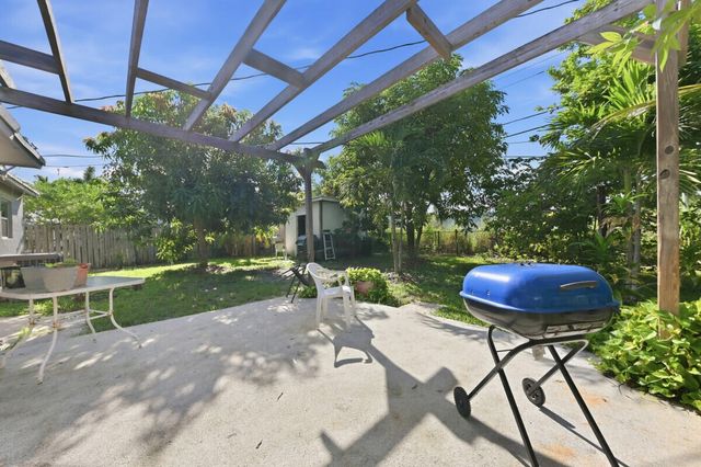1209 W 26th Court, West Palm Beach, FL 33404