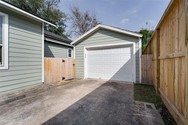 2116 Carter Street, Houston, TX 77008