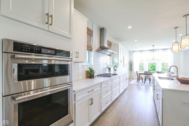702 Whispering Oaks Drive, Carmel, IN 46032