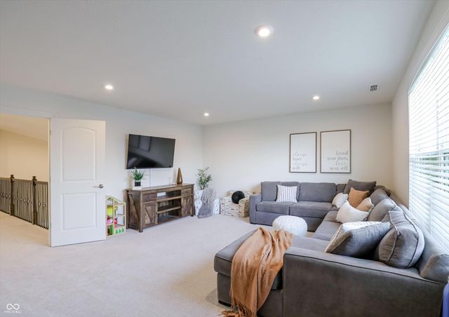 702 Whispering Oaks Drive, Carmel, IN 46032