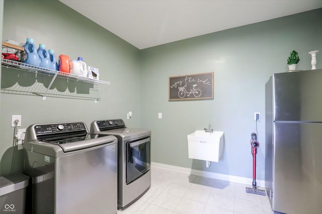 702 Whispering Oaks Drive, Carmel, IN 46032