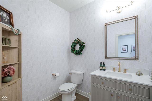 702 Whispering Oaks Drive, Carmel, IN 46032