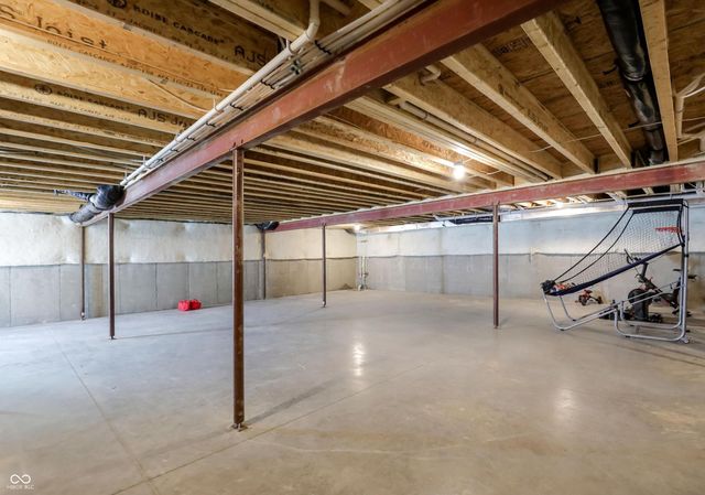 702 Whispering Oaks Drive, Carmel, IN 46032