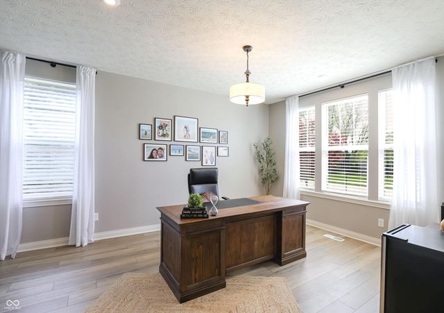 702 Whispering Oaks Drive, Carmel, IN 46032