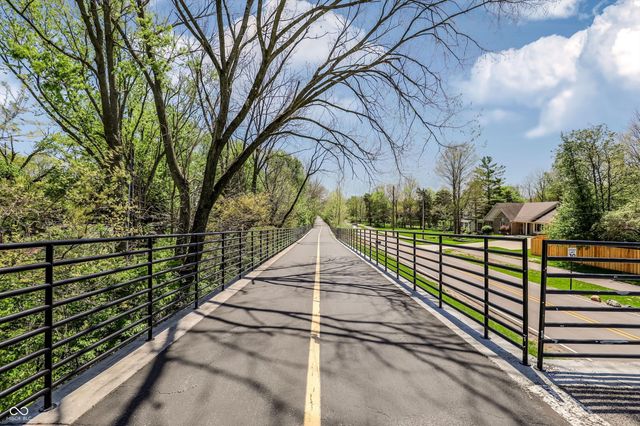 702 Whispering Oaks Drive, Carmel, IN 46032