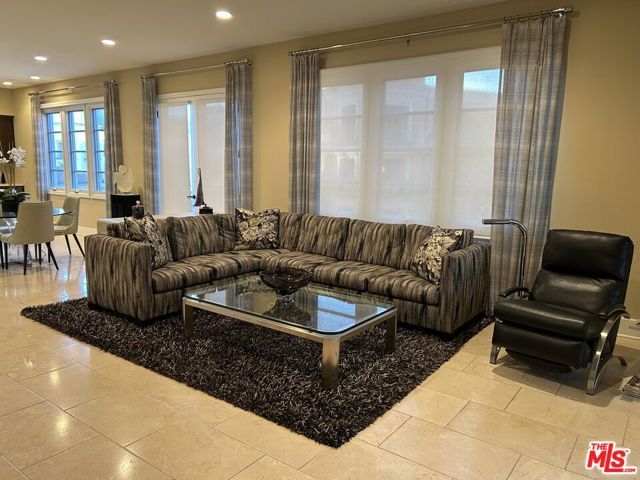 23500 Park Sorrento C33, Calabasas, CA 91302