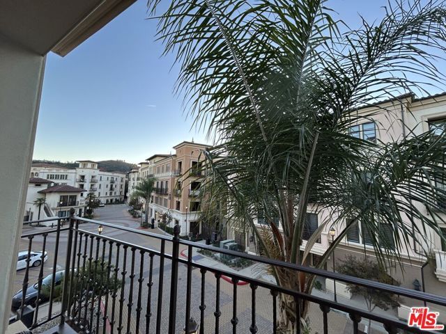 23500 Park Sorrento C33, Calabasas, CA 91302